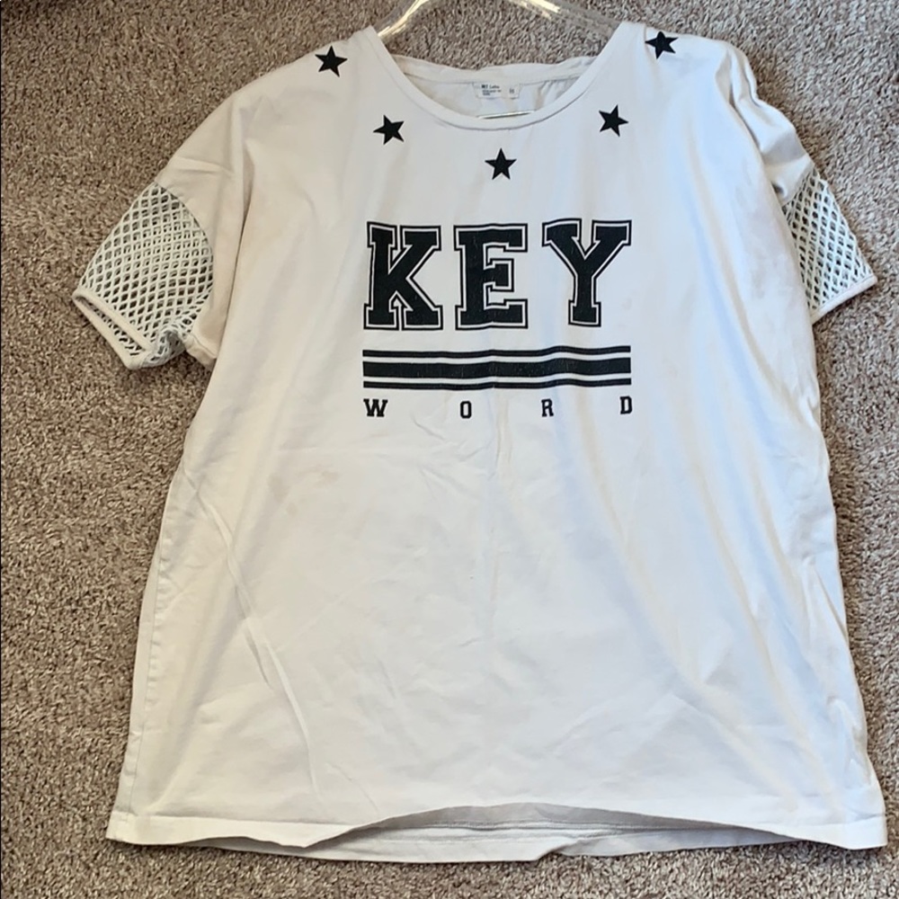 NET SLEEVE GRAPHIC TEE